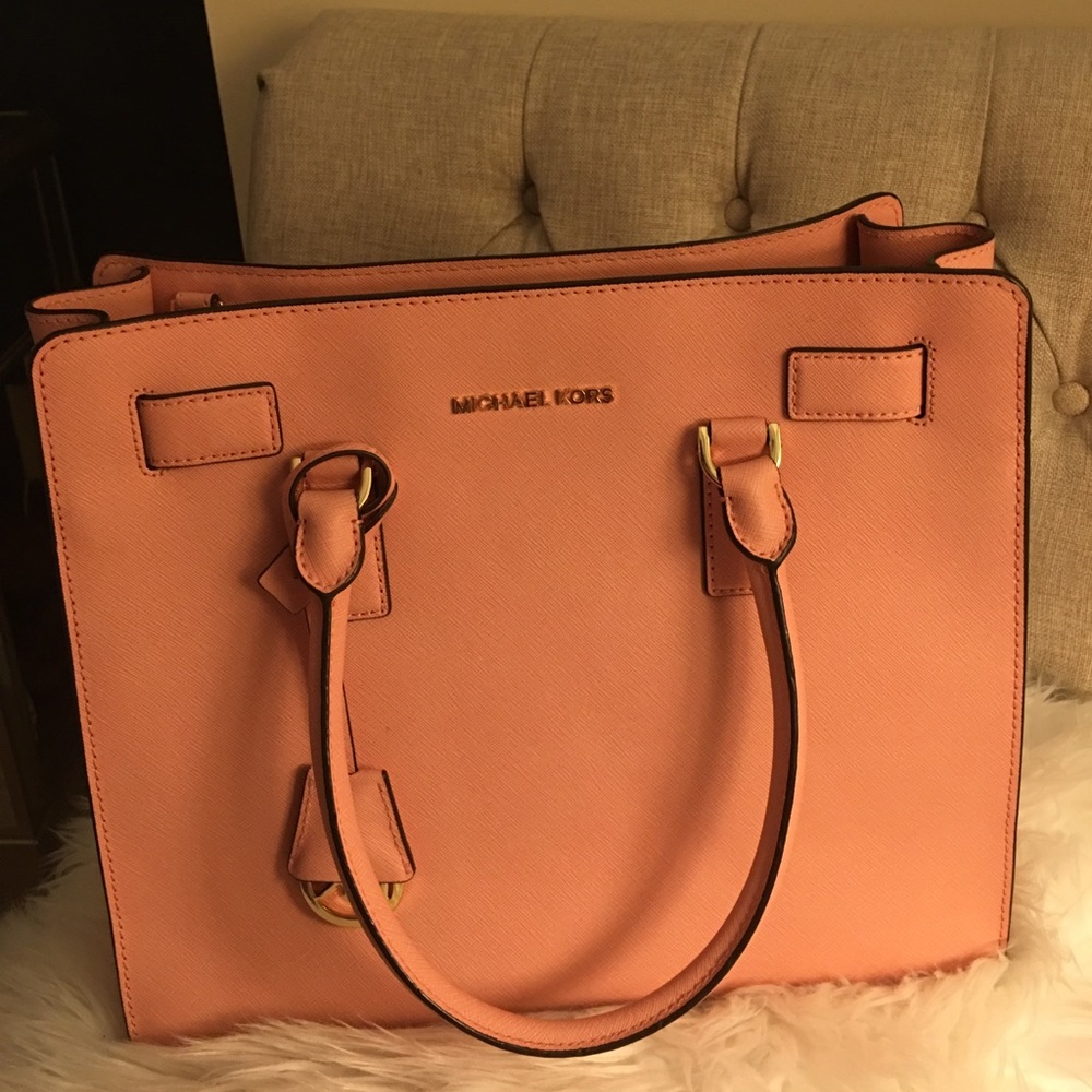 MICHAEL KORS Dillon Large Saffiano Leather Bag - Picture 3 of 7